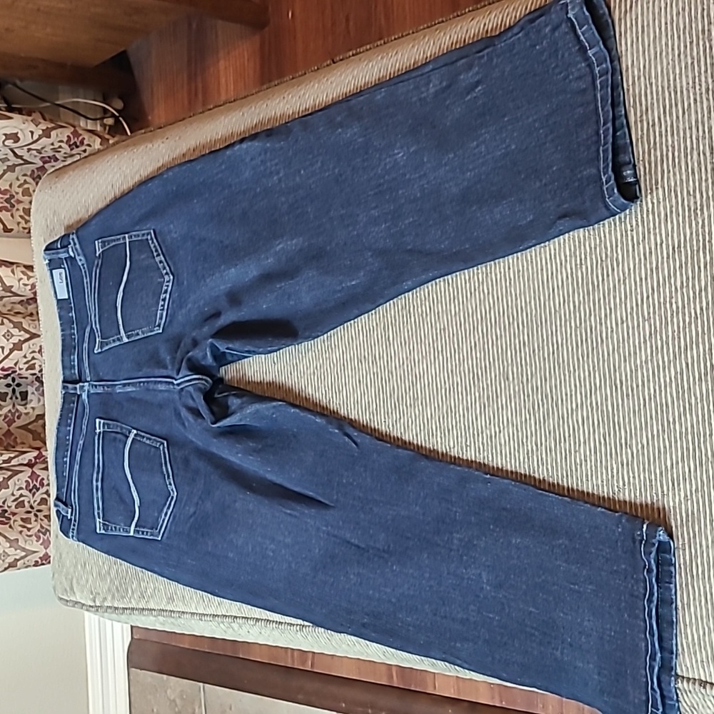 Lee Regular Fit Capris - Picture 11 of 11